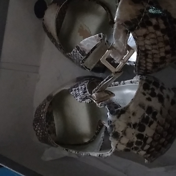 Shoes - Picture 2 of 4